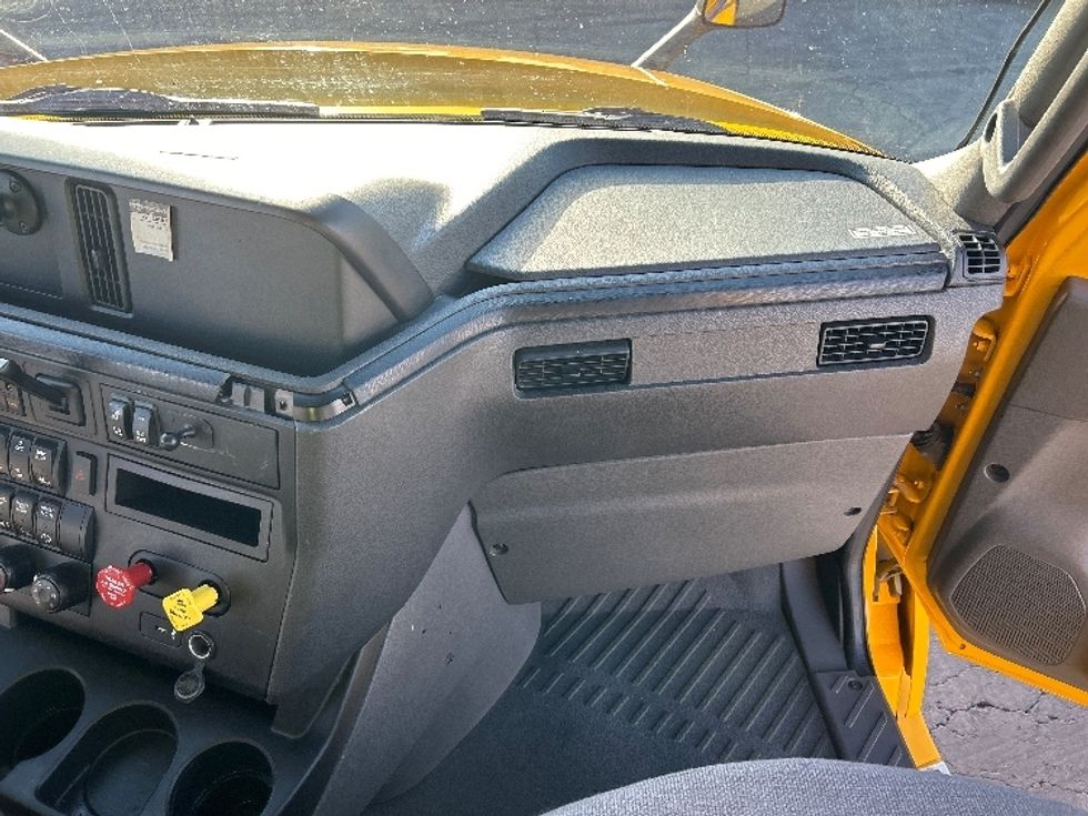 Sleeper Tractor-Heavy Duty Tractors-International-2022-LT625-New Castle-DE-334,539\n\t\tmiles-$ 65,750 - Image 14