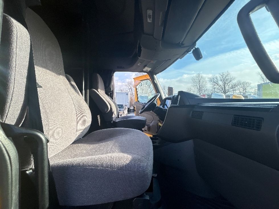 Sleeper Tractor-Heavy Duty Tractors-International-2022-LT625-New Castle-DE-334,539\n\t\tmiles-$ 65,750 - Image 15