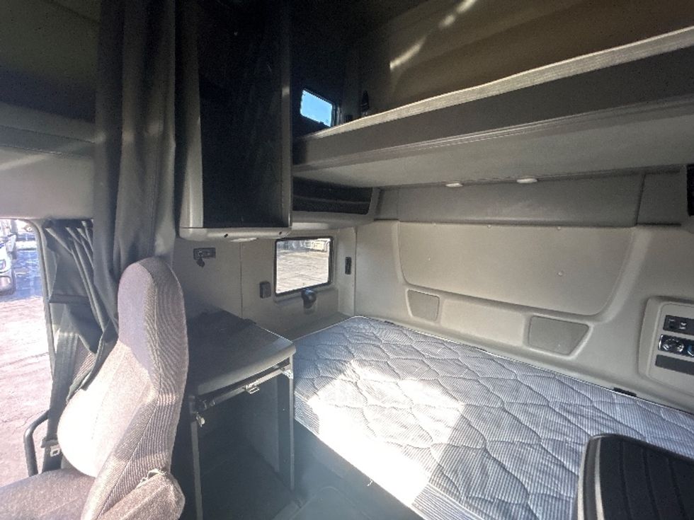 Sleeper Tractor-Heavy Duty Tractors-International-2022-LT625-New Castle-DE-334,539\n\t\tmiles-$ 65,750 - Image 19