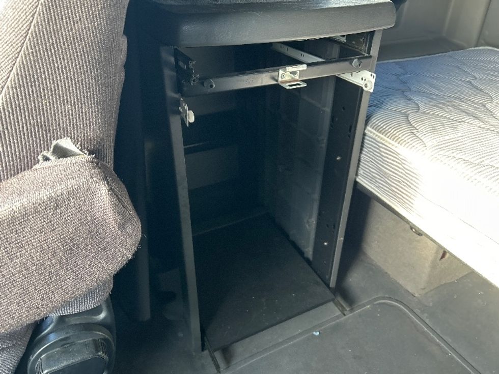 Sleeper Tractor-Heavy Duty Tractors-International-2022-LT625-New Castle-DE-334,539\n\t\tmiles-$ 65,750 - Image 23