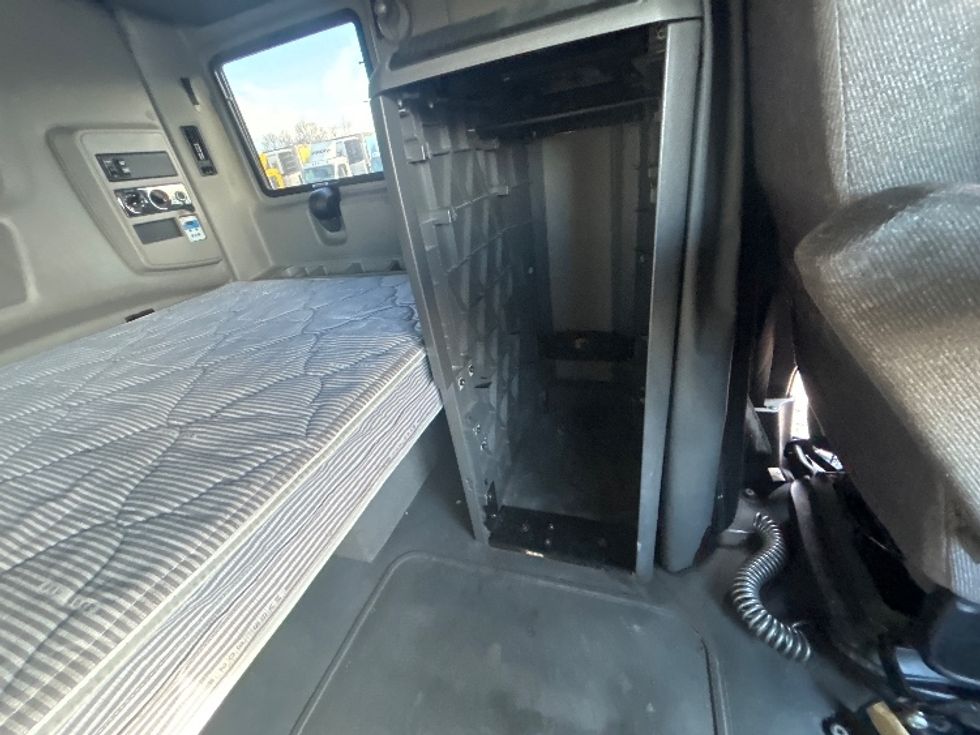 Sleeper Tractor-Heavy Duty Tractors-International-2022-LT625-New Castle-DE-334,539\n\t\tmiles-$ 65,750 - Image 24