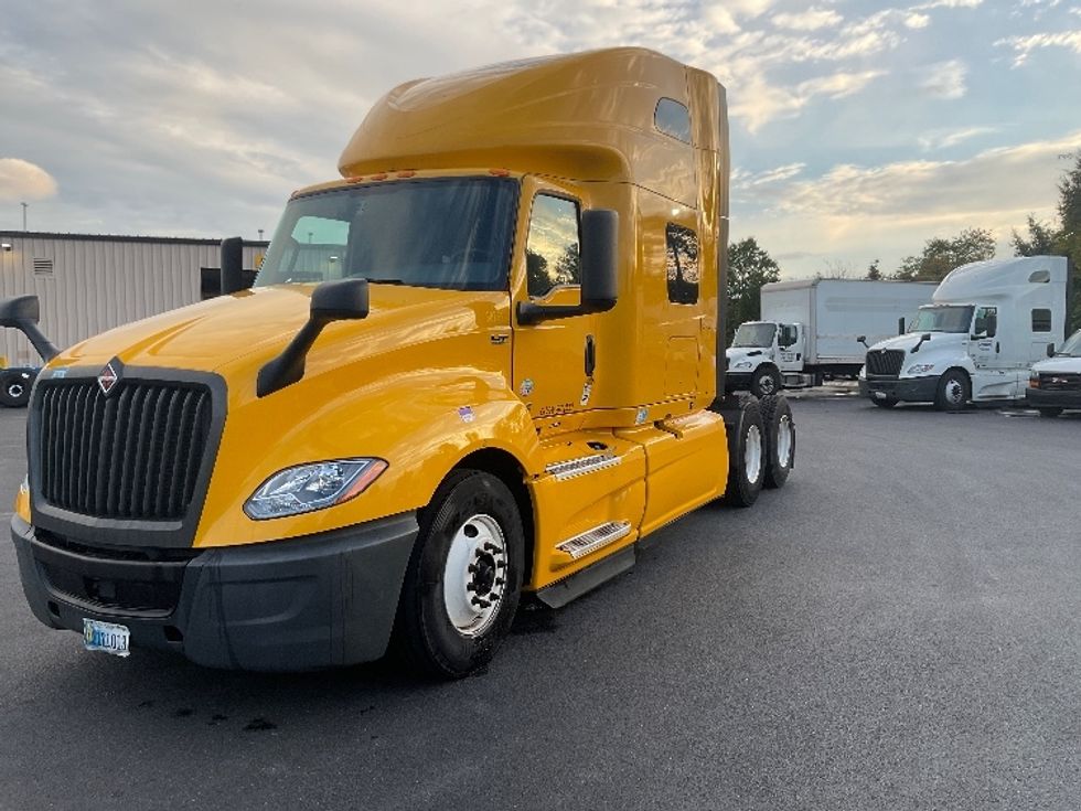 Sleeper Tractor-Heavy Duty Tractors-International-2022-LT625-New Castle-DE-334,539\n\t\tmiles-$ 65,750 - Image 3