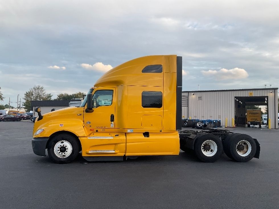 Sleeper Tractor-Heavy Duty Tractors-International-2022-LT625-New Castle-DE-334,539\n\t\tmiles-$ 65,750 - Image 4