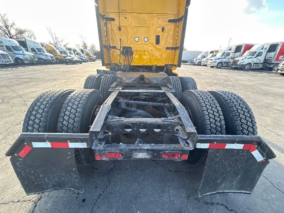 Sleeper Tractor-Heavy Duty Tractors-International-2022-LT625-New Castle-DE-334,539\n\t\tmiles-$ 65,750 - Image 6