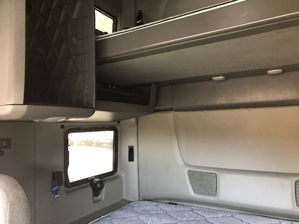 Sleeper Tractor-Heavy Duty Tractors-International-2022-LT625-Newport News-VA-286,700\n\t\tmiles-$ 77,000 - Image 19