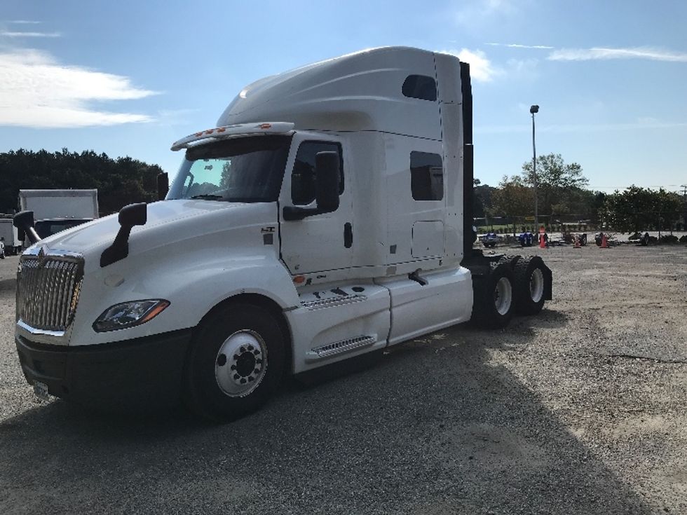 2022 International LT625 LT photo 3