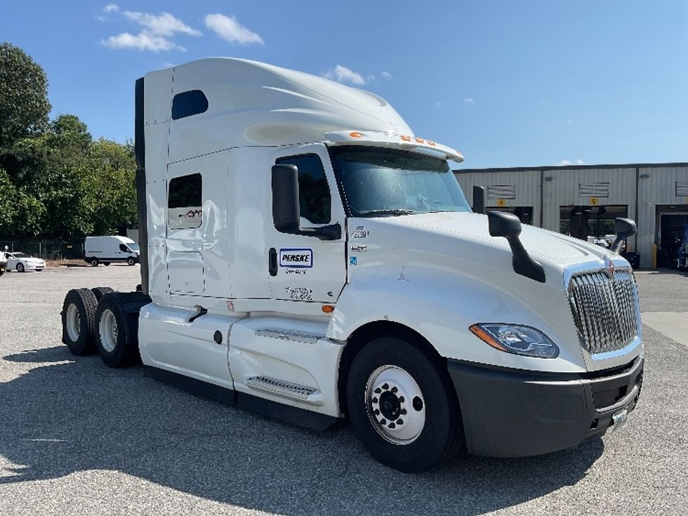 Sleeper Tractor-Heavy Duty Tractors-International-2022-LT625-Norfolk-VA-385,837\n\t\tmiles-$ 66,500 - Image 1