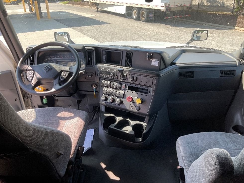 Sleeper Tractor-Heavy Duty Tractors-International-2022-LT625-Norfolk-VA-385,837\n\t\tmiles-$ 66,500 - Image 11