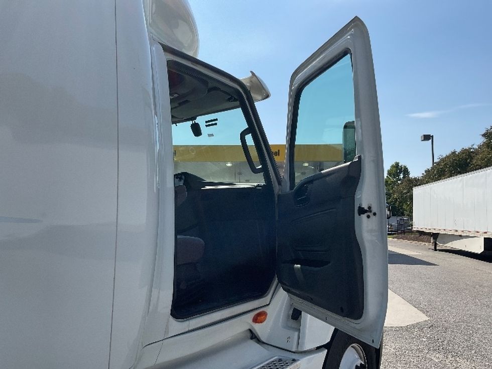 Sleeper Tractor-Heavy Duty Tractors-International-2022-LT625-Norfolk-VA-385,837\n\t\tmiles-$ 66,500 - Image 12