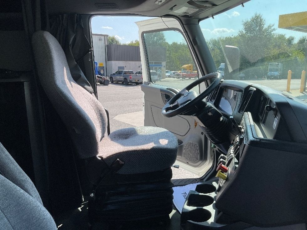 Sleeper Tractor-Heavy Duty Tractors-International-2022-LT625-Norfolk-VA-385,837\n\t\tmiles-$ 66,500 - Image 14