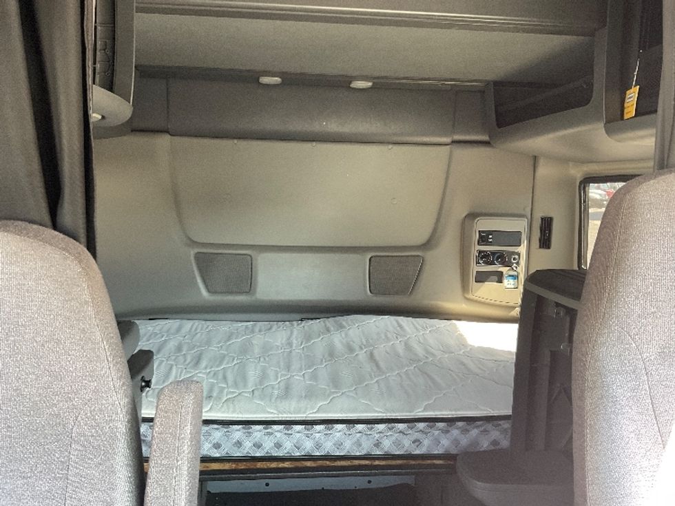 Sleeper Tractor-Heavy Duty Tractors-International-2022-LT625-Norfolk-VA-385,837\n\t\tmiles-$ 66,500 - Image 15