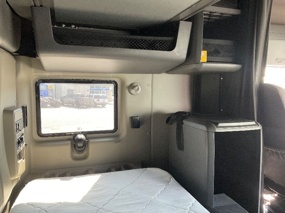 Sleeper Tractor-Heavy Duty Tractors-International-2022-LT625-Norfolk-VA-385,837\n\t\tmiles-$ 66,500 - Image 17