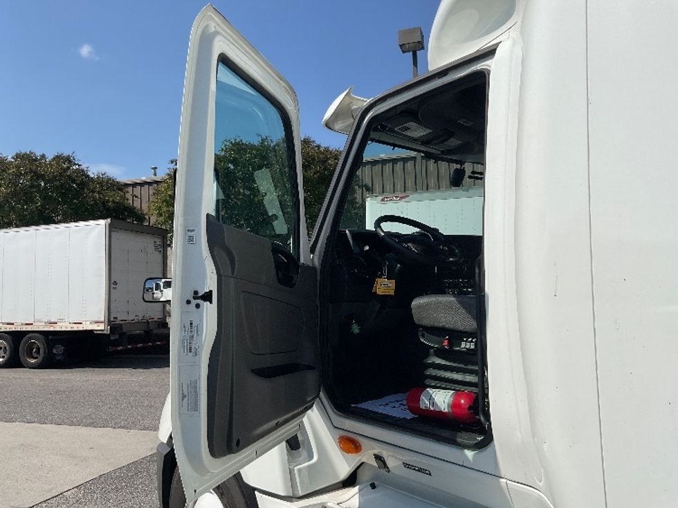 Sleeper Tractor-Heavy Duty Tractors-International-2022-LT625-Norfolk-VA-385,837\n\t\tmiles-$ 66,500 - Image 8