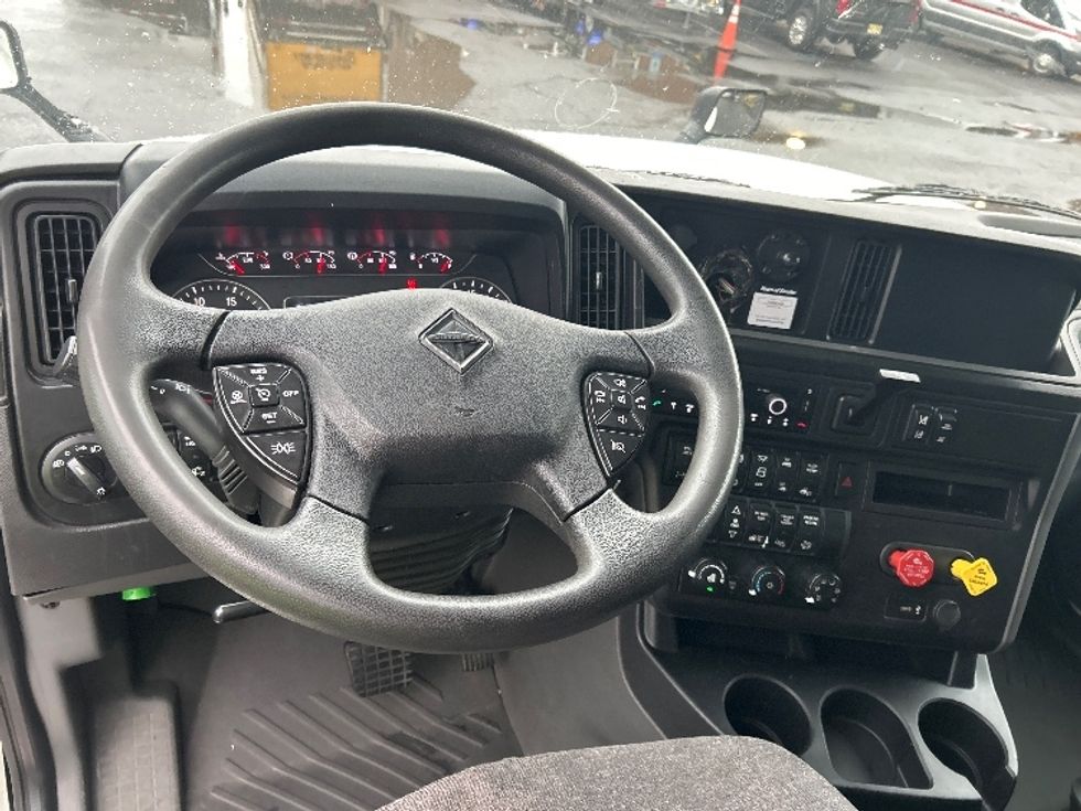 Sleeper Tractor-Heavy Duty Tractors-International-2022-LT625-North Bergen-NJ-379,859\n\t\tmiles-$ 65,000 - Image 11