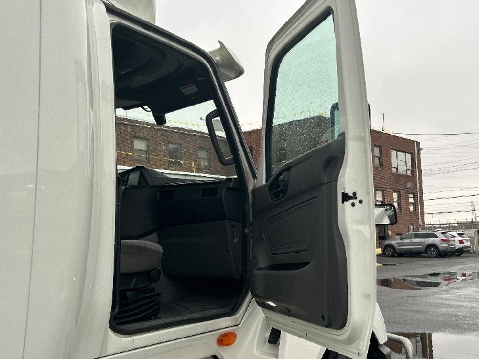 Sleeper Tractor-Heavy Duty Tractors-International-2022-LT625-North Bergen-NJ-379,859\n\t\tmiles-$ 65,000 - Image 13