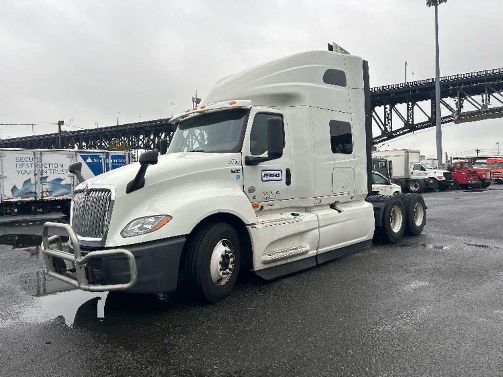 Sleeper Tractor-Heavy Duty Tractors-International-2022-LT625-North Bergen-NJ-379,859\n\t\tmiles-$ 65,000 - Image 3
