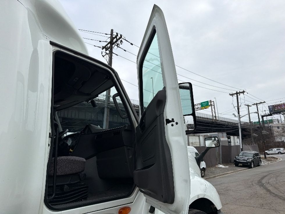 Sleeper Tractor-Heavy Duty Tractors-International-2022-LT625-North Bergen-NJ-450,657\n\t\tmiles-$ 59,000 - Image 13