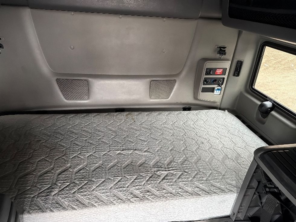 Sleeper Tractor-Heavy Duty Tractors-International-2022-LT625-North Bergen-NJ-450,657\n\t\tmiles-$ 59,000 - Image 17