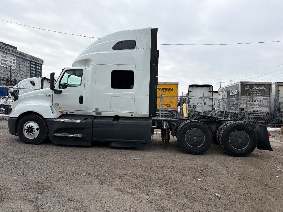 Sleeper Tractor-Heavy Duty Tractors-International-2022-LT625-North Bergen-NJ-450,657\n\t\tmiles-$ 59,000 - Image 4