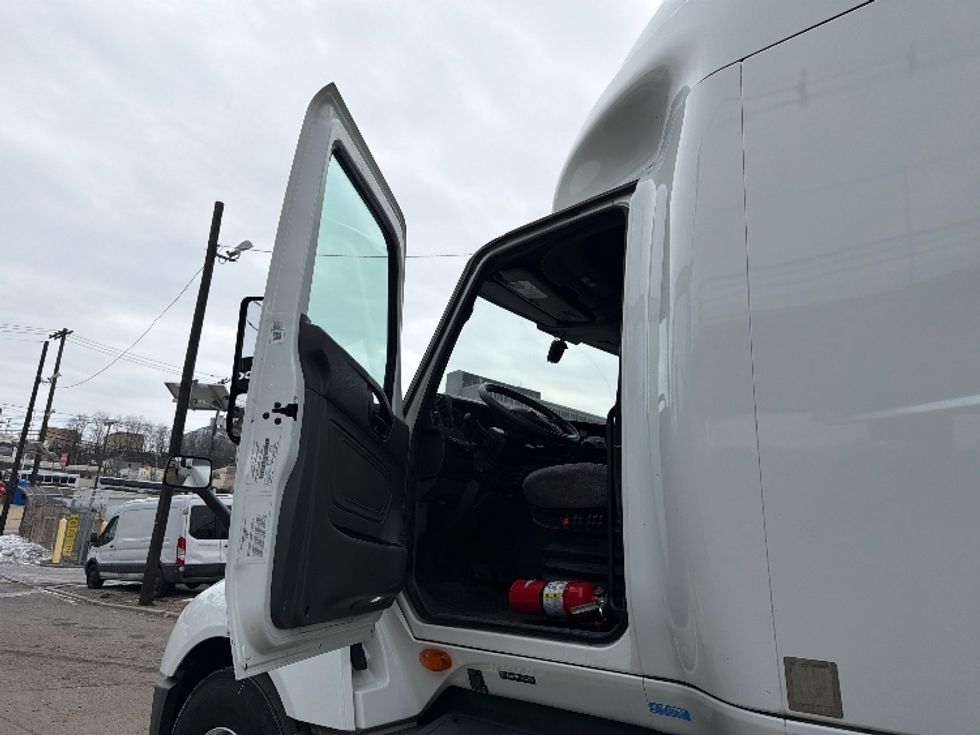 Sleeper Tractor-Heavy Duty Tractors-International-2022-LT625-North Bergen-NJ-450,657\n\t\tmiles-$ 59,000 - Image 9