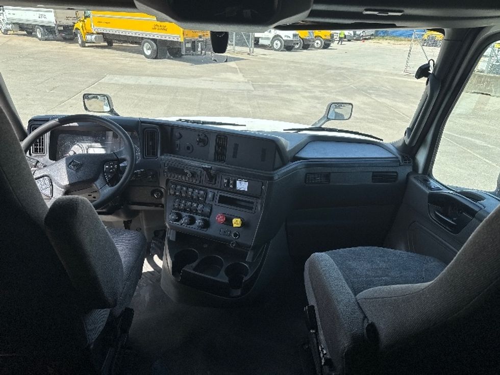 Sleeper Tractor-Heavy Duty Tractors-International-2022-LT625-Ocala-FL-574,142\n\t\tmiles-$ 46,750 - Image 12
