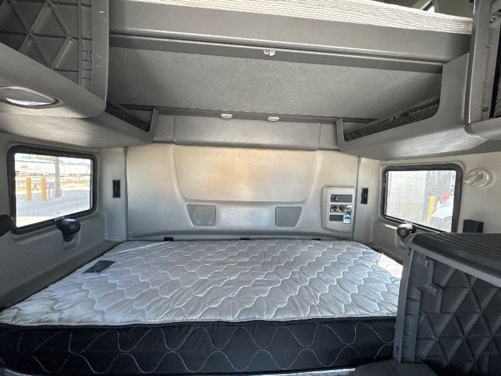 Sleeper Tractor-Heavy Duty Tractors-International-2022-LT625-Ocala-FL-574,142\n\t\tmiles-$ 46,750 - Image 16