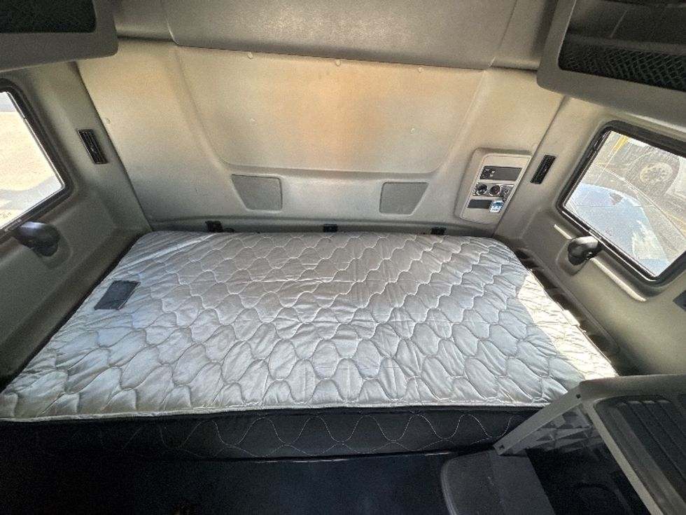 Sleeper Tractor-Heavy Duty Tractors-International-2022-LT625-Ocala-FL-574,142\n\t\tmiles-$ 46,750 - Image 17