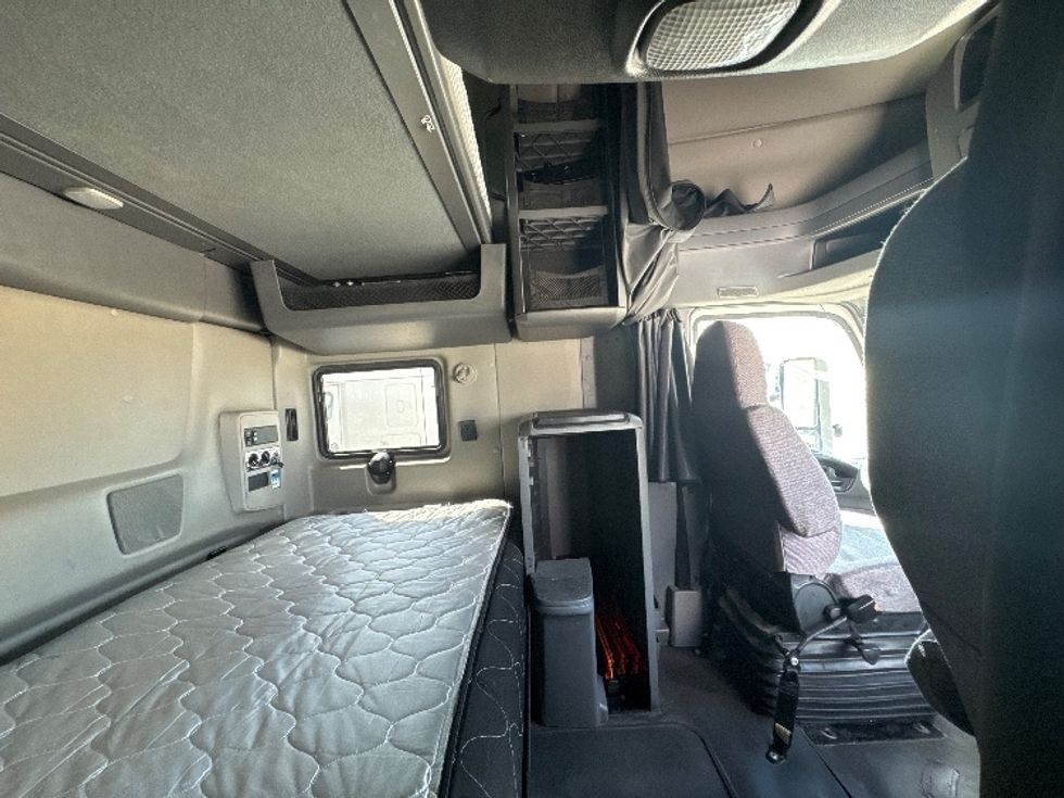 Sleeper Tractor-Heavy Duty Tractors-International-2022-LT625-Ocala-FL-574,142\n\t\tmiles-$ 46,750 - Image 18