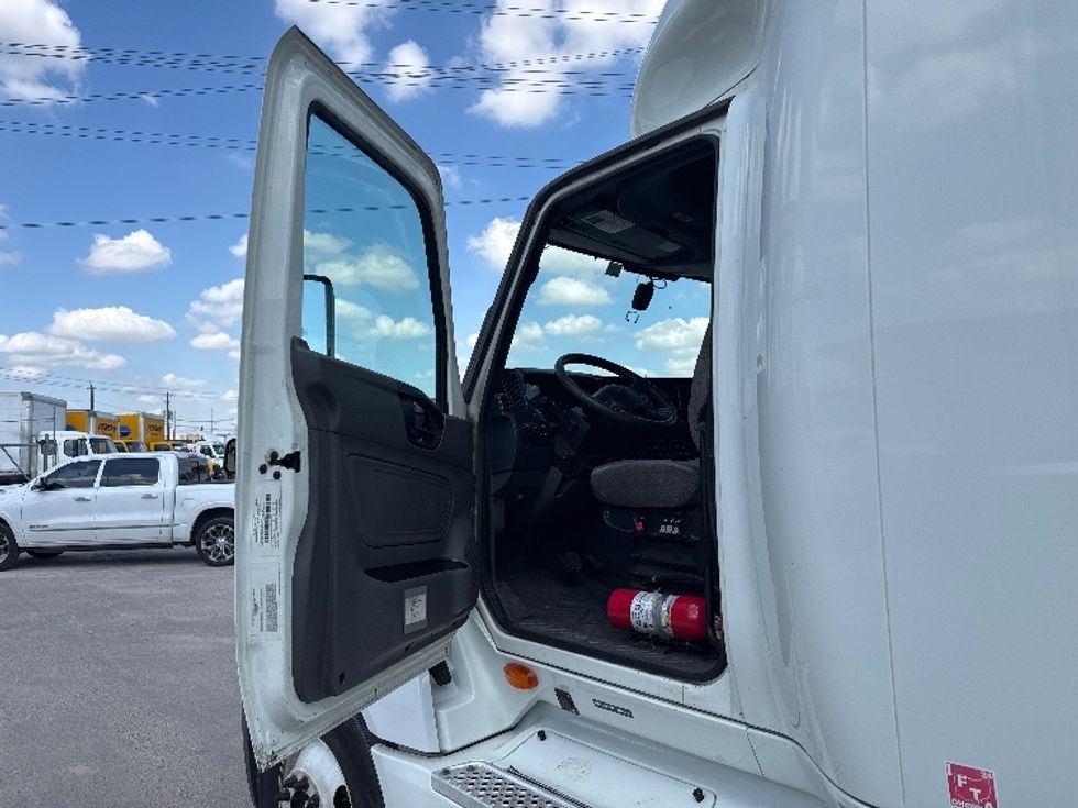 Sleeper Tractor-Heavy Duty Tractors-International-2022-LT625-Ocala-FL-574,142\n\t\tmiles-$ 46,750 - Image 9