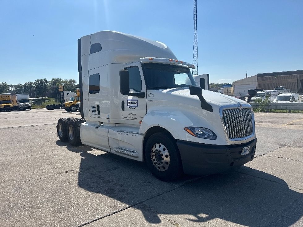 Sleeper Tractor-Heavy Duty Tractors-International-2022-LT625-Omaha-NE-423,971\n\t\tmiles-$ 46,750 - Image 1