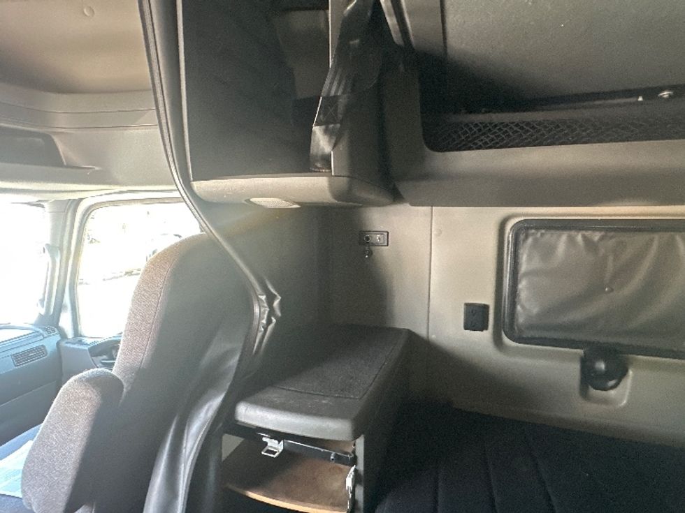 Sleeper Tractor-Heavy Duty Tractors-International-2022-LT625-Omaha-NE-423,971\n\t\tmiles-$ 46,750 - Image 19