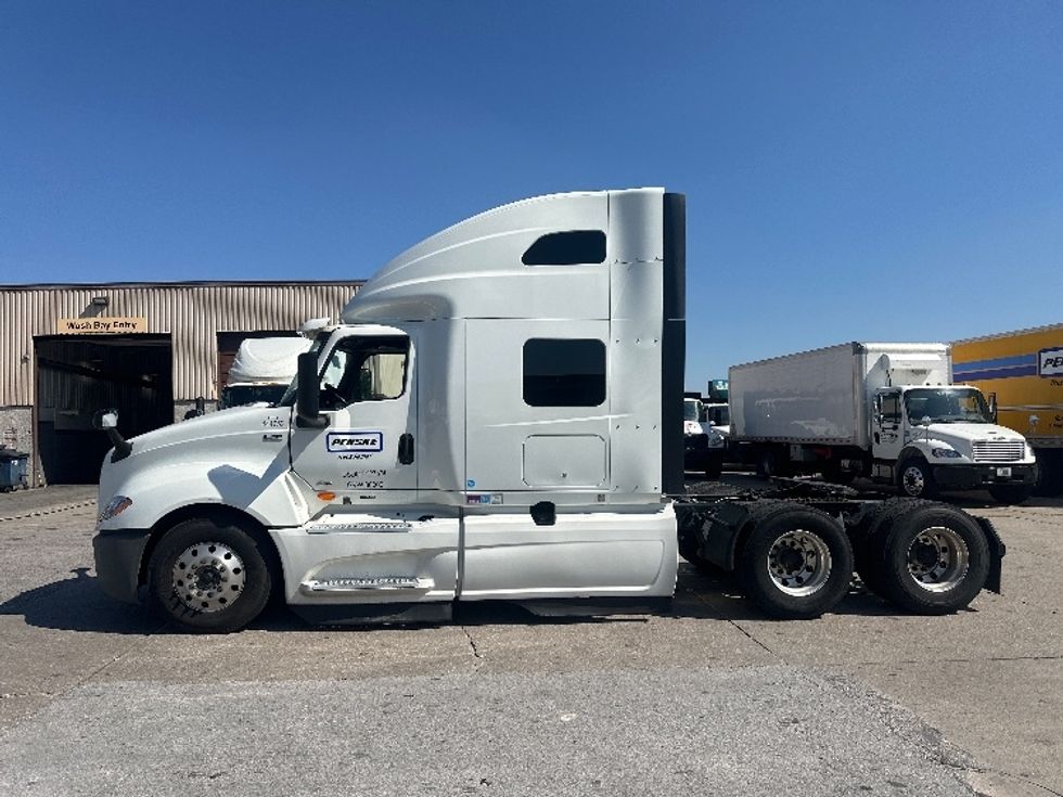 Sleeper Tractor-Heavy Duty Tractors-International-2022-LT625-Omaha-NE-423,971\n\t\tmiles-$ 46,750 - Image 4