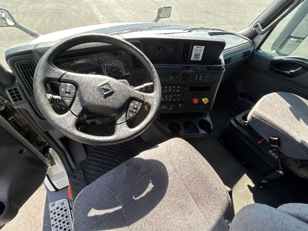 Sleeper Tractor-Heavy Duty Tractors-International-2022-LT625-Ontario-CA-450,853\n\t\tmiles-$ 73,750 - Image 11
