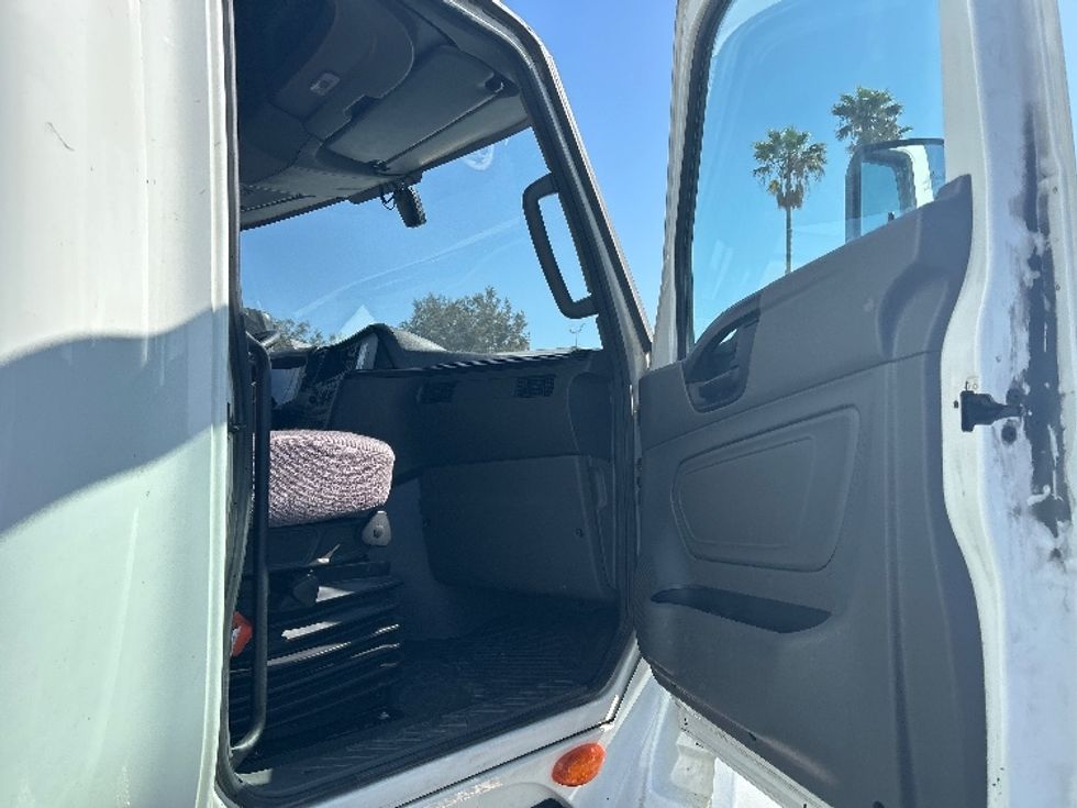 Sleeper Tractor-Heavy Duty Tractors-International-2022-LT625-Ontario-CA-450,853\n\t\tmiles-$ 73,750 - Image 13