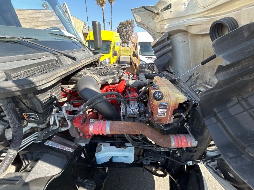 Sleeper Tractor-Heavy Duty Tractors-International-2022-LT625-Ontario-CA-450,853\n\t\tmiles-$ 73,750 - Image 20