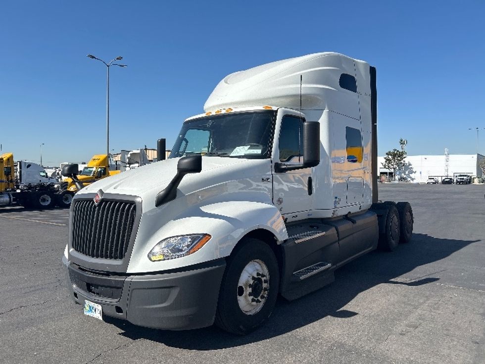 Sleeper Tractor-Heavy Duty Tractors-International-2022-LT625-Ontario-CA-450,853\n\t\tmiles-$ 73,750 - Image 3