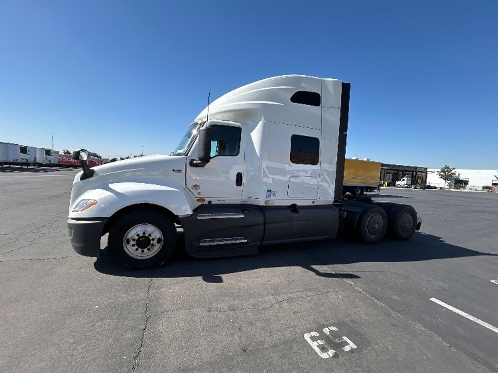 Sleeper Tractor-Heavy Duty Tractors-International-2022-LT625-Ontario-CA-450,853\n\t\tmiles-$ 73,750 - Image 4