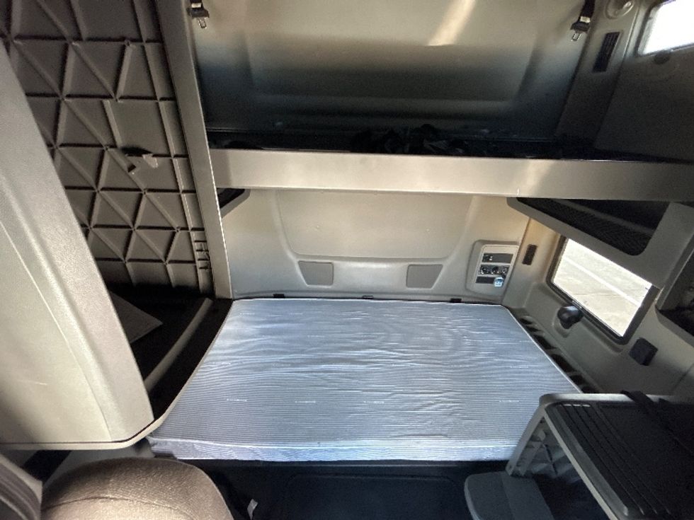 Sleeper Tractor-Heavy Duty Tractors-International-2022-LT625-Orlando-FL-304,679\n\t\tmiles-$ 72,000 - Image 17