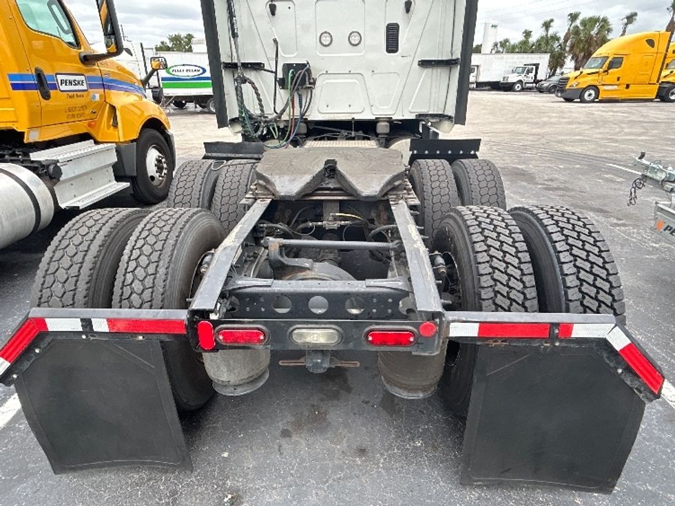 Sleeper Tractor-Heavy Duty Tractors-International-2022-LT625-Orlando-FL-304,679\n\t\tmiles-$ 72,000 - Image 6