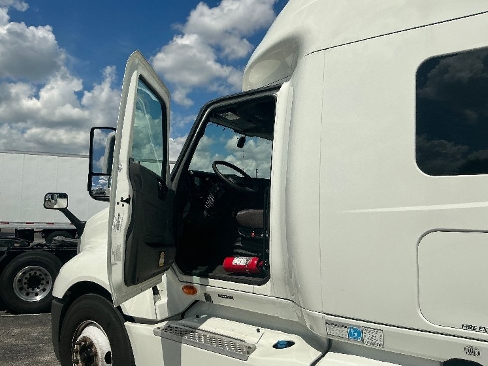 Sleeper Tractor-Heavy Duty Tractors-International-2022-LT625-Orlando-FL-304,679\n\t\tmiles-$ 72,000 - Image 9
