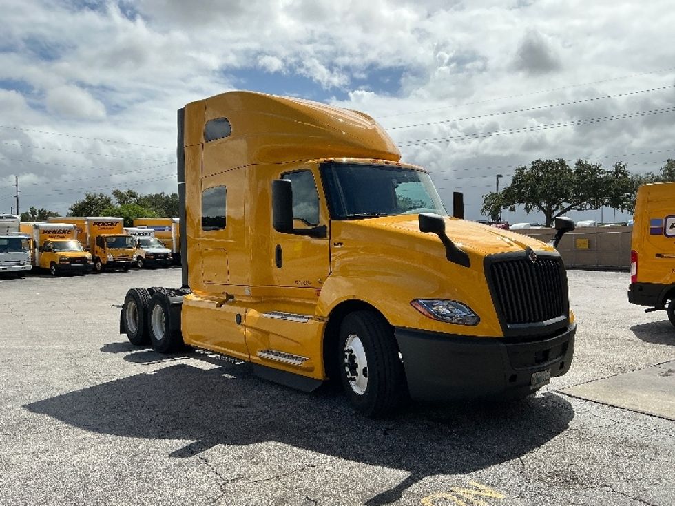 Sleeper Tractor-Heavy Duty Tractors-International-2022-LT625-Orlando-FL-352,782\n\t\tmiles-$ 65,500 - Image 1