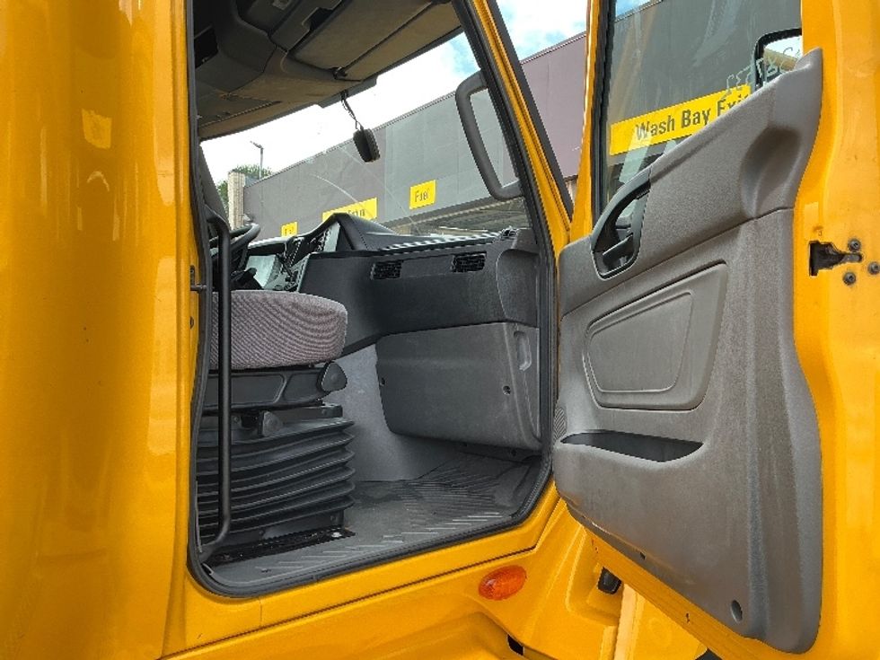 Sleeper Tractor-Heavy Duty Tractors-International-2022-LT625-Orlando-FL-352,782\n\t\tmiles-$ 65,500 - Image 13