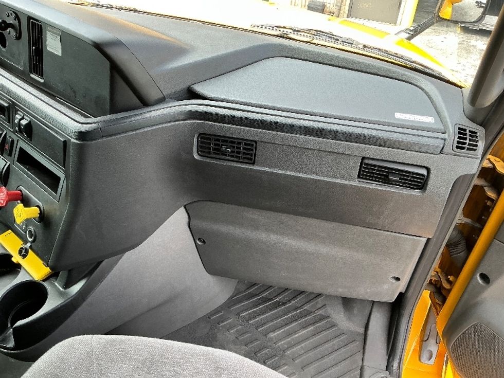 Sleeper Tractor-Heavy Duty Tractors-International-2022-LT625-Orlando-FL-352,782\n\t\tmiles-$ 65,500 - Image 14