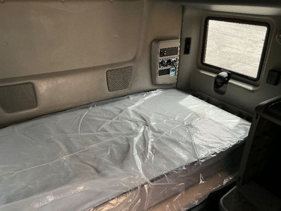 Sleeper Tractor-Heavy Duty Tractors-International-2022-LT625-Orlando-FL-352,782\n\t\tmiles-$ 65,500 - Image 16