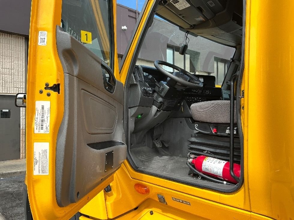 Sleeper Tractor-Heavy Duty Tractors-International-2022-LT625-Orlando-FL-352,782\n\t\tmiles-$ 65,500 - Image 9