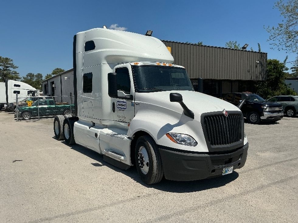 Sleeper Tractor-Heavy Duty Tractors-International-2022-LT625-Orlando-FL-602,478\n\t\tmiles-$ 53,500 - Image 1