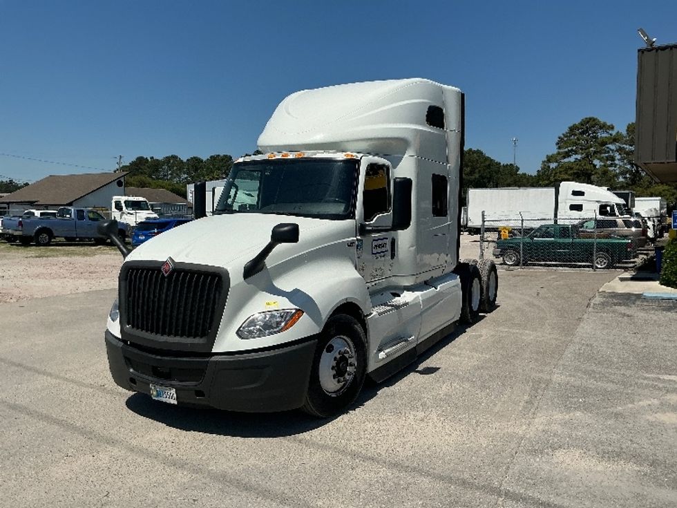2022 International LT625 LT photo 3
