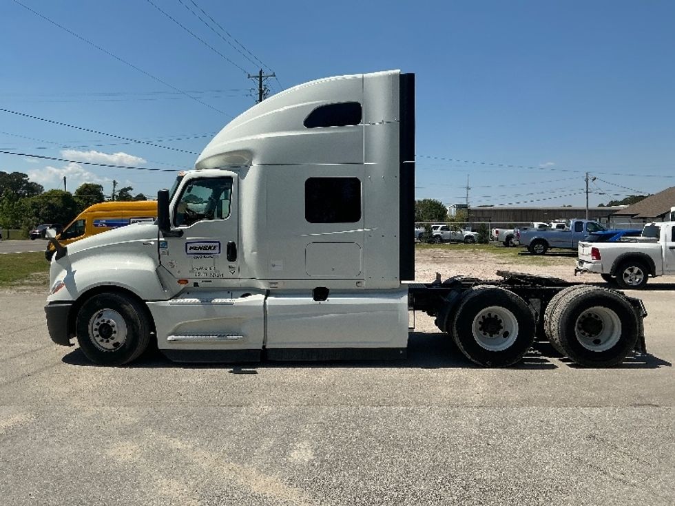 2022 International LT625 LT photo 4