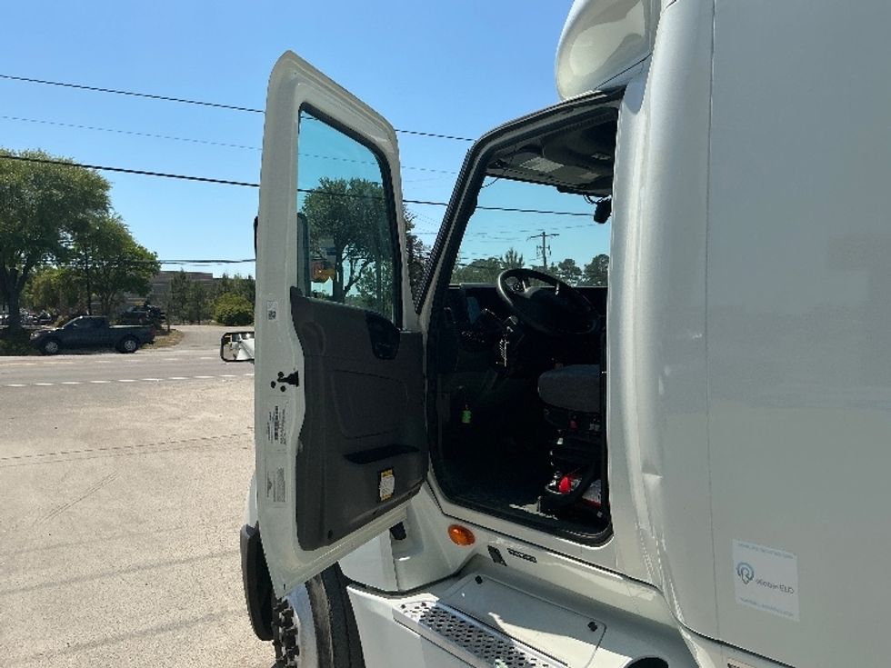 Sleeper Tractor-Heavy Duty Tractors-International-2022-LT625-Orlando-FL-602,478\n\t\tmiles-$ 53,500 - Image 9