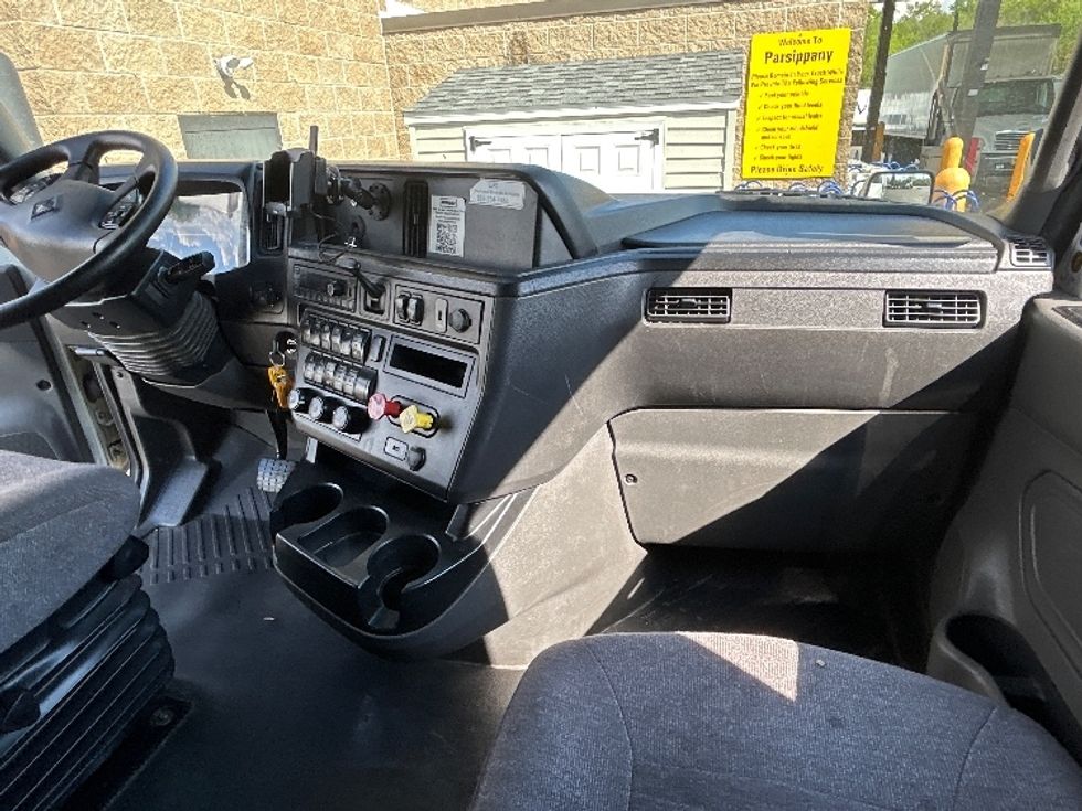 Sleeper Tractor-Heavy Duty Tractors-International-2022-LT625-Parsippany-NJ-643,534\n\t\tmiles-$ 49,250 - Image 15